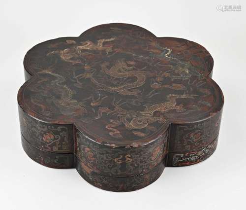 Chinese lidded box