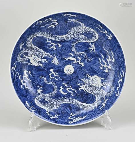 Chinese dragon dish Ø 31.3 cm.