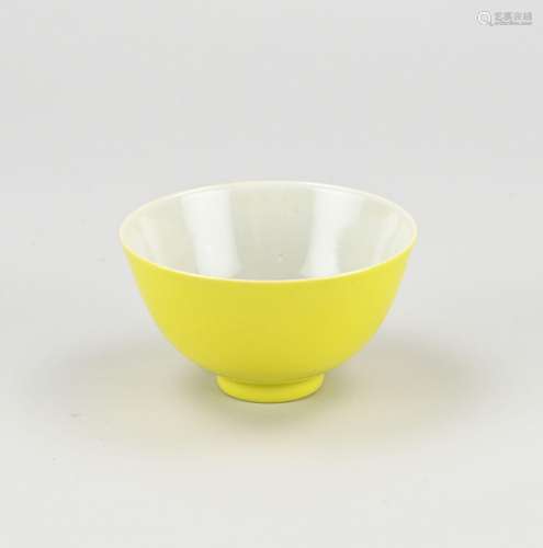 Chinese yellow cup Ø 8.2 cm.