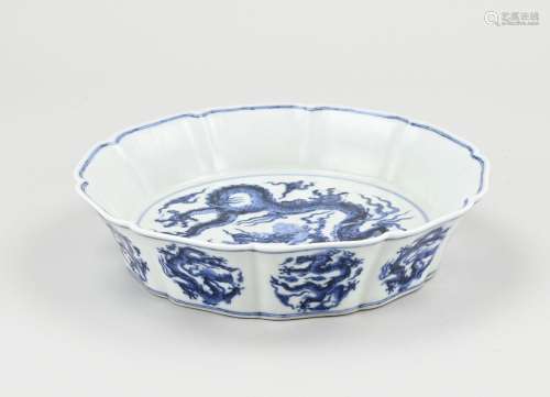 Chinese dragon bowl Ø 20.5 cm.