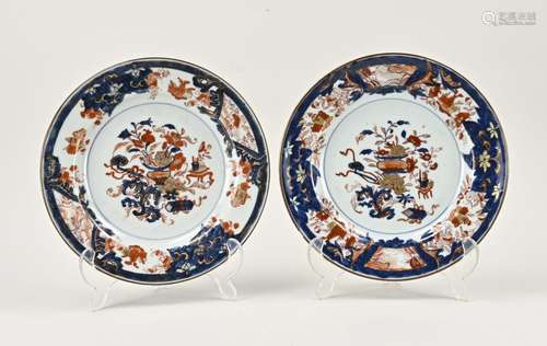 2 Chinese plates Ø 23 cm.