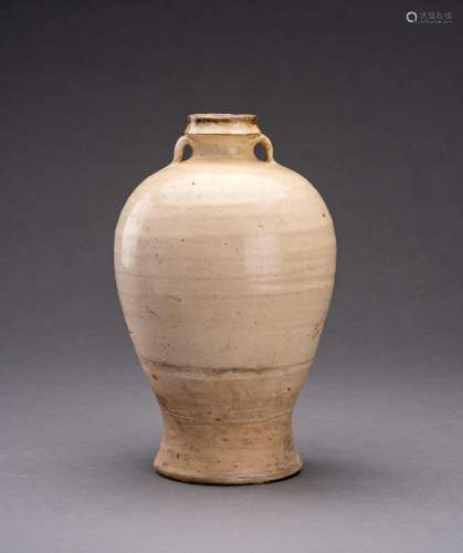 A WHITE GLAZED CERAMIC VASE, SONG DYNASTY