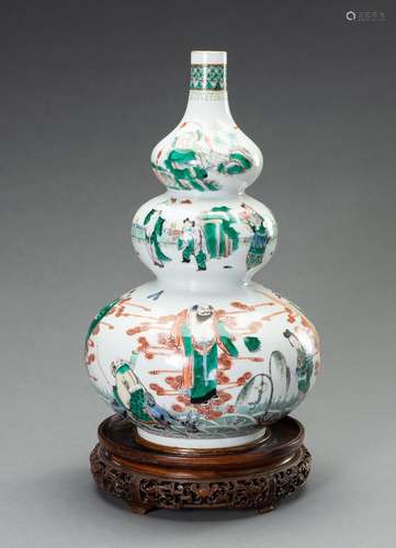 A LARGE FAMILLE VERTE TRIPLE-GOURD PORCELAIN VASE, QING