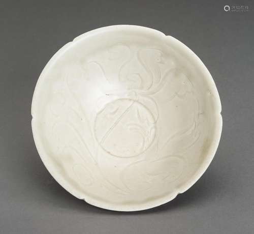 A LARGE LOBED QINGBAI GLAZED PORCELAIN BOWL