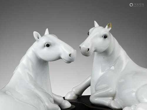 A PAIR OF WHITE-GLAZED FIGURES OF HORSES, QING DYNASTY