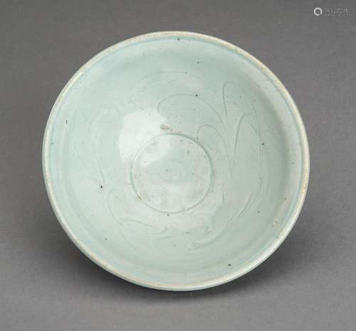 A QINGBAI GLAZED PORCELAIN BOWL WITH INCISED DECORATION