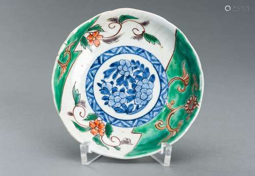 A WUCAI \'FLORAL\' DISH, QING DYNASTY