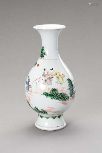 A FAMILLE VERTE VASE, YUHUCHUNPING, LATE QING DYNASTY