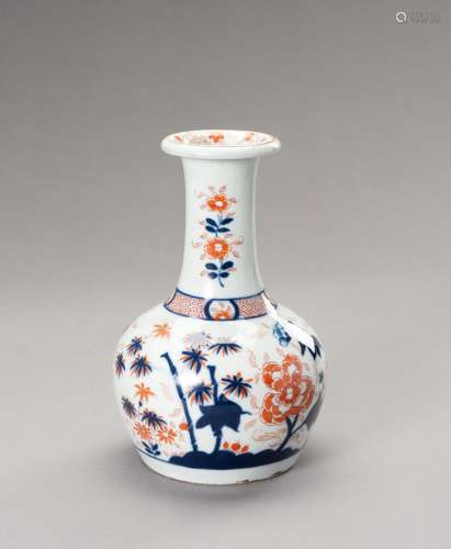 AN IMARI \'FLOWERS AND BAMBOO\' PORCELAIN VASE, QING DYNASTY
