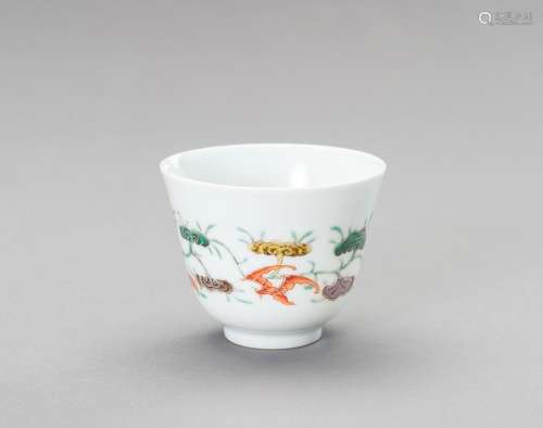 A \'LINGZHI AND BATS\' PORCELAIN CUP, QING DYNASTY