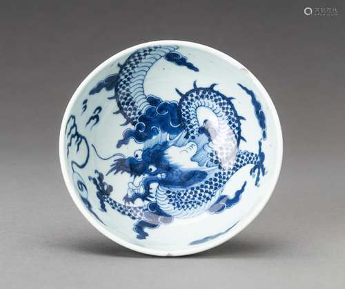 A BLUE AND WHITE \'DRAGON\' PORCELAIN BOWL, 1920s