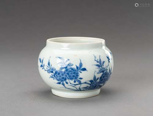 A BLUE AND WHITE \'FLOWERS AND BIRDS\' PORCELAIN VASE, c. 19...