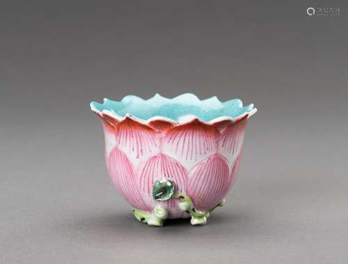 A FAMILLE ROSE ENAMELED \'LOTUS\' PORCELAIN CUP, c. 1930s