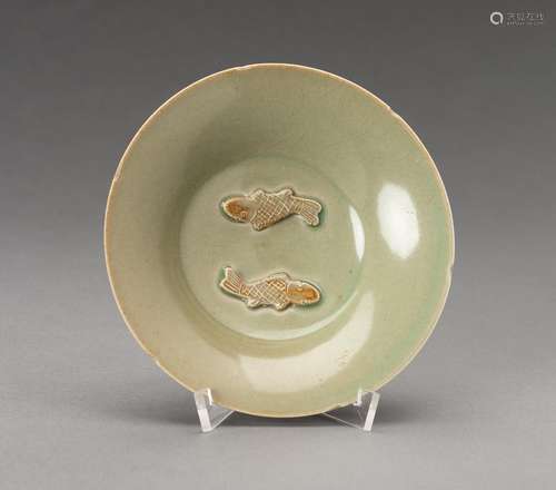 A LONGQUAN CELADON GLAZED \'TWIN FISH\' PORCELAIN BOWL, c. 1...