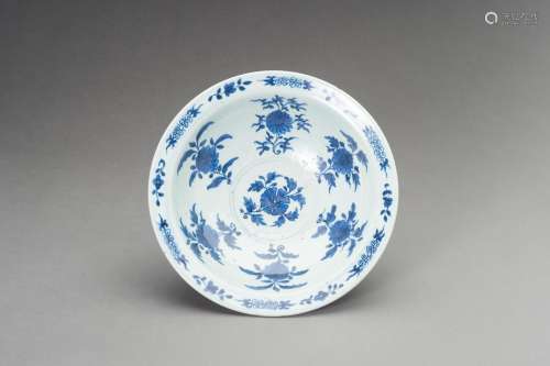 † A BLUE AND WHITE PORCELAIN BOWL, 1900s