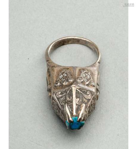 A TURQUOISE-MATRIX-SET SILVER RING, 19TH CENTURY