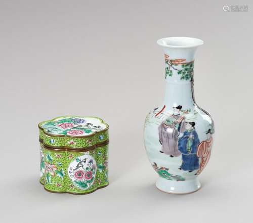 A LOBED ENAMEL BOX AND A FAMILLE VERTE VASE