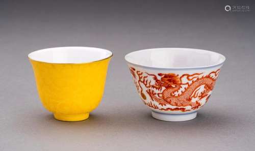 A LOT WITH TWO SMALL PORCELAIN BOWLS