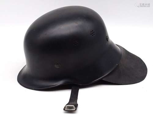 STAHLHELM WOHL FEUERWEHR, MILITÄRISCH?