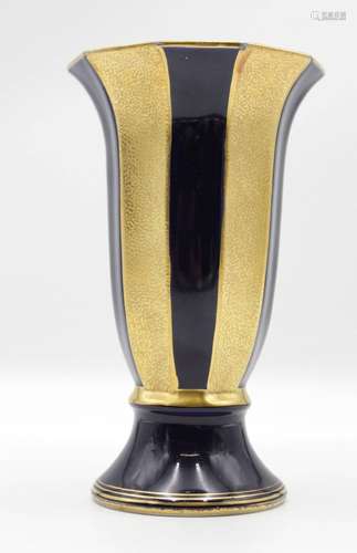 VASE AUF STAND, ILMENAU, KOBALT MIT GOLD