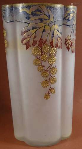 OVOIDE JUGENDSTIL-VASE, MILCHGLAS MIT BEERENDEKOR,