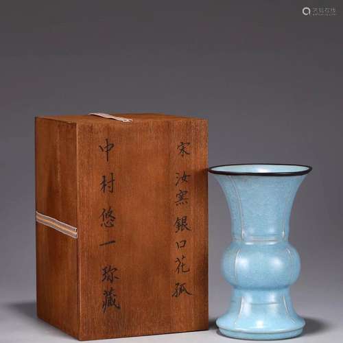 Sky blue glaze flower goblet