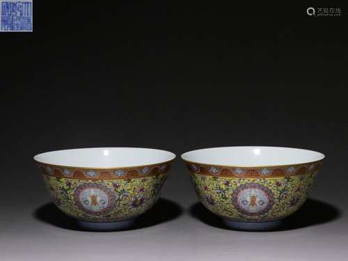 A Pair of Pastel Wrapped Flower Fushou Bowls