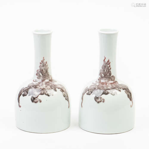 A SET OF TWO PORCELAIN VASES