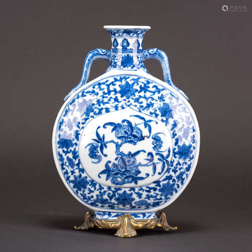 A BLUE AND WHITE MOONFLASK, QIANLONG MARK