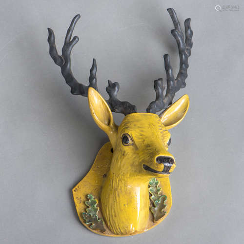 A PORCELAIN DEER HEAD, QING DYNASTY