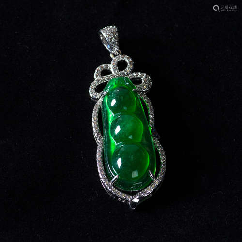 A JADEITE PENDANT OF BEAN