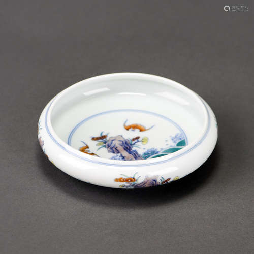 A CHINESE DOUCAI PORCELAIN BRUSH WASHER