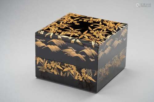 A LACQUER BOX AND COVER WITH FLOWERS, EARLY TAISHO