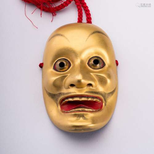 A GOLD LACQUER MINIATURE NOH MASK OF TSURIMANAKO, c. 1920s