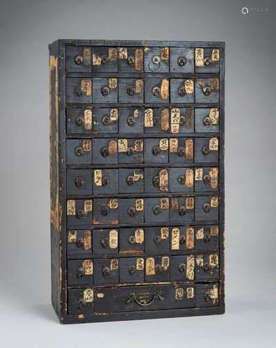 A WOODEN APOTHECARY CABINET WITH 51 DRAWERS, EDO