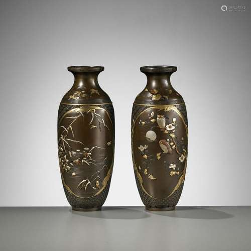 † MIYABE ATSUYOSHI: A PAIR OF FINE INLAID BRONZE VASES