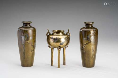 A LOT WITH TWO BRONZE VASES AND A CENSER WITH ROOSTERS, MEIJ...