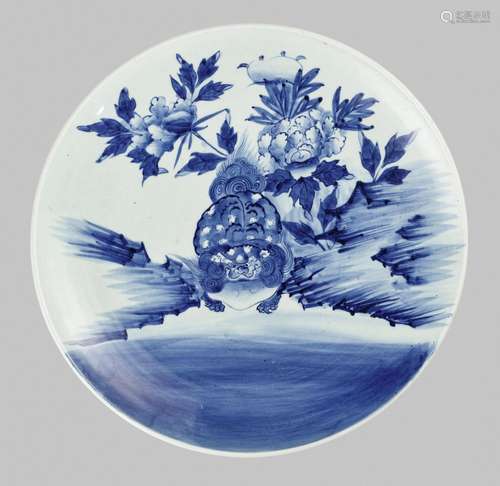 A MASSIVE BLUE AND WHITE ARITA PORCELAIN \'SHISHI\' PLATE