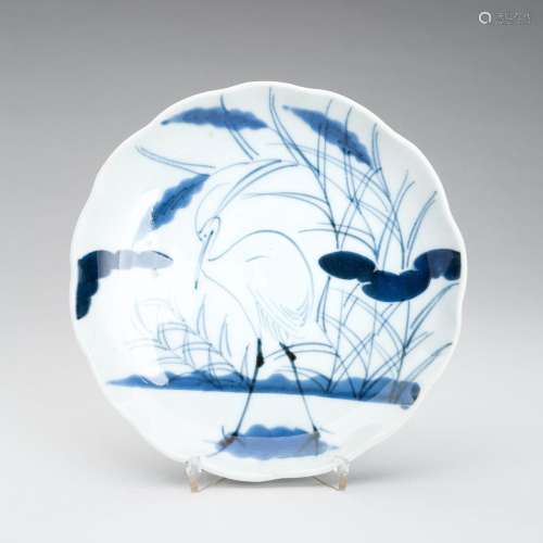 A BLUE AND WHITE PORCELAIN DISH WITH A CRANE, MEIJI