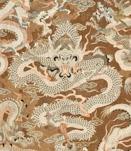 † AN EXCEPTIONAL AND VERY LARGE SILK EMBROIDERED \'SEVEN DRA...