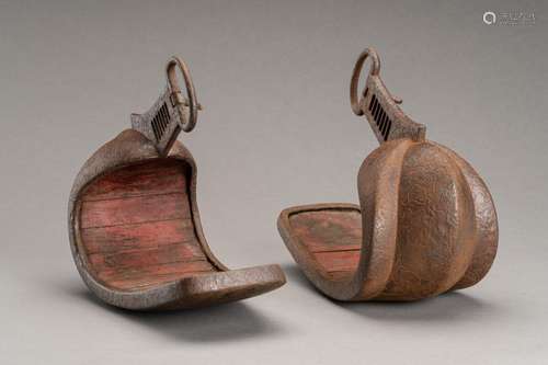 A PAIR OF IRON ABUMI (STIRRUPS), EDO