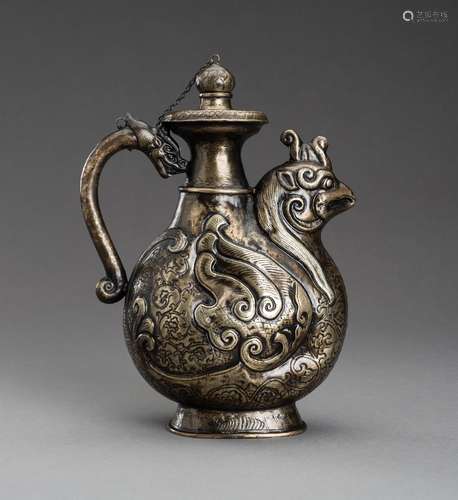 AN ARCHAISTIC \'PHOENIX AND DRAGON\' METAL EWER, 1920s