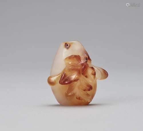 A CARNELIAN SNUFF BOTTLE, 20TH CENTURY