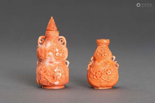 Ɏ TWO CARVED MOMO CORAL SNUFF BOTTLES, c. 1920s