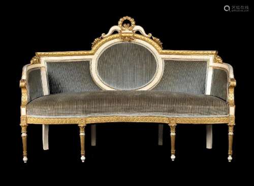 A WHITE PAINTED AND PARCEL GILT CANAPÉ
