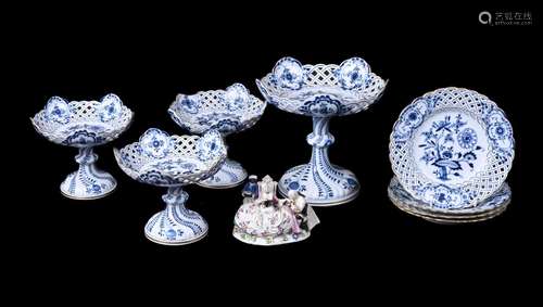 A MEISSEN 'ONION' PATTERN PART DESSERT SERVICE