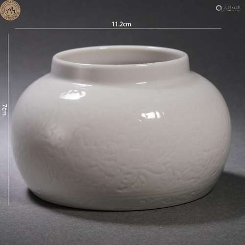 White-glazed Incised Peony Flower Jar