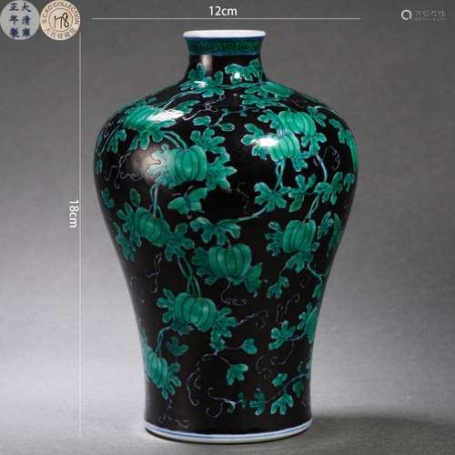 Grisalle Ground and Doucai Glaze Melons Meiping Vase