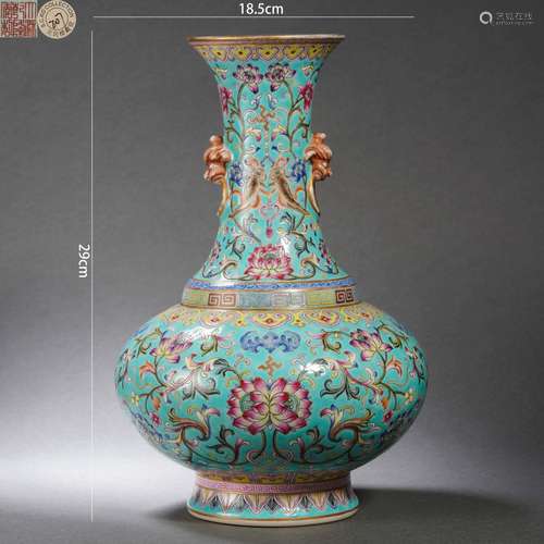 Turquoise-green-ground Famille Rose Interlocking Lotus Vase