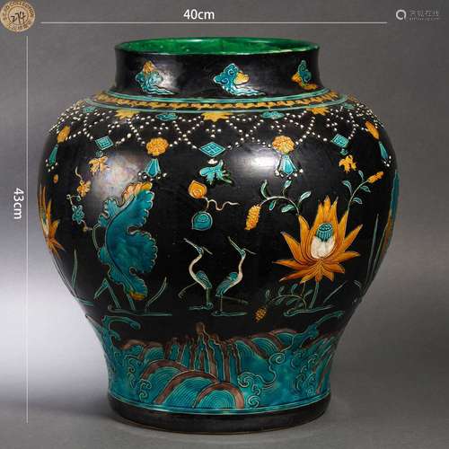 Falangcai Glaze Lotus Jar